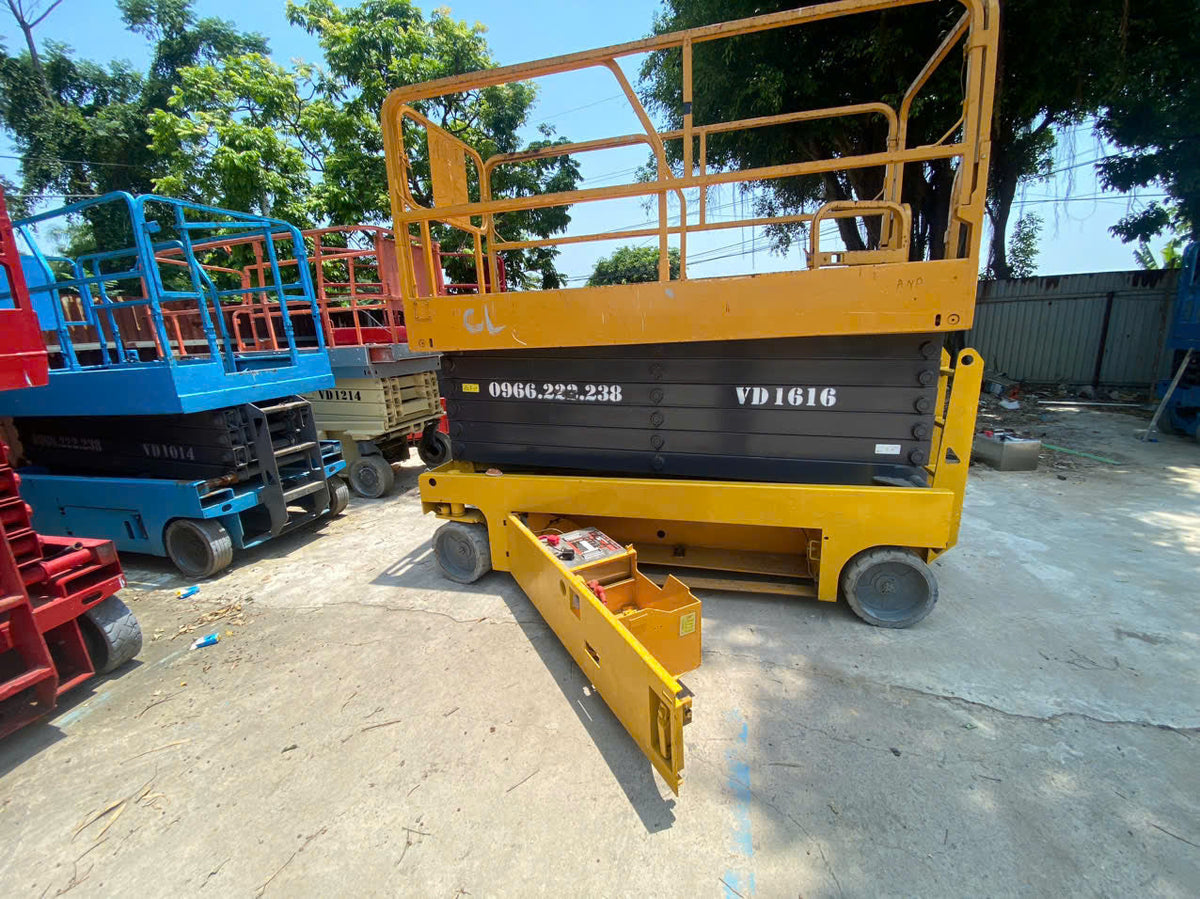 Lắp đặt pin lithium cho xe nâng cắt kéo thay thế cho ắc quy chì